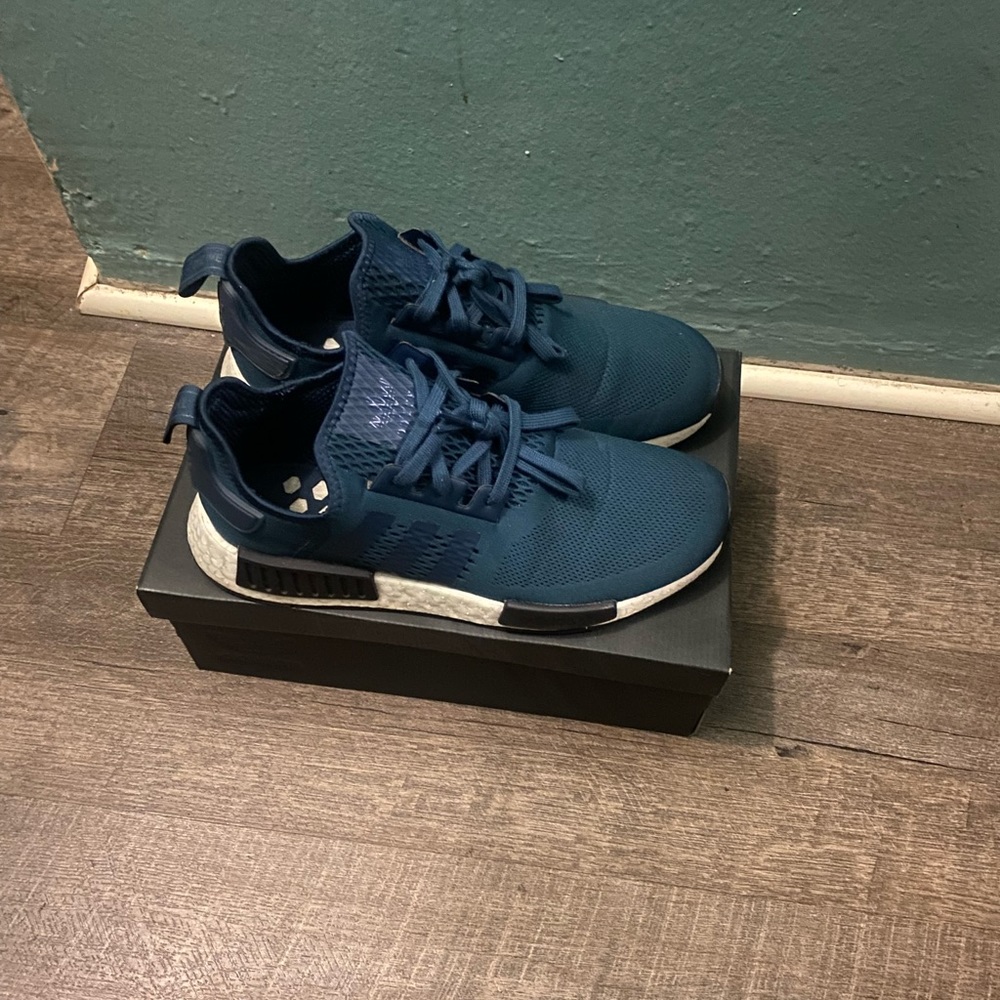 Men’s NMD_R1 Shoes, Navy white size 10, Lightly worn